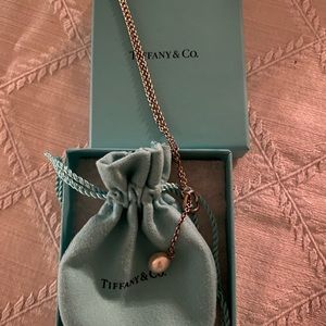 Tiffany & Co Elsa Peretti Open Heart Lariat Necklace
in Silver with Pearl